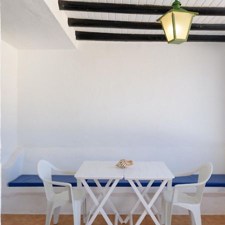 Famara Caracolillos, La Casa Exterior photo