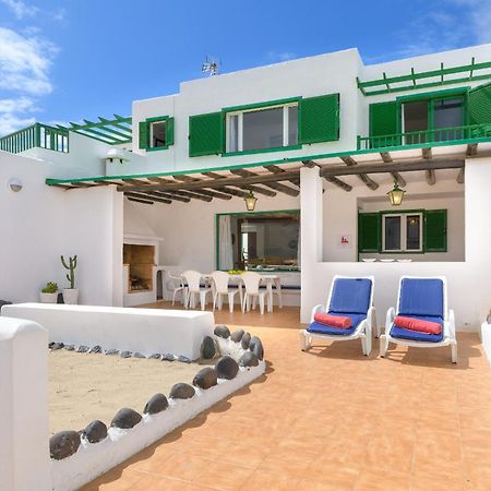 Famara Caracolillos, La Casa Exterior photo