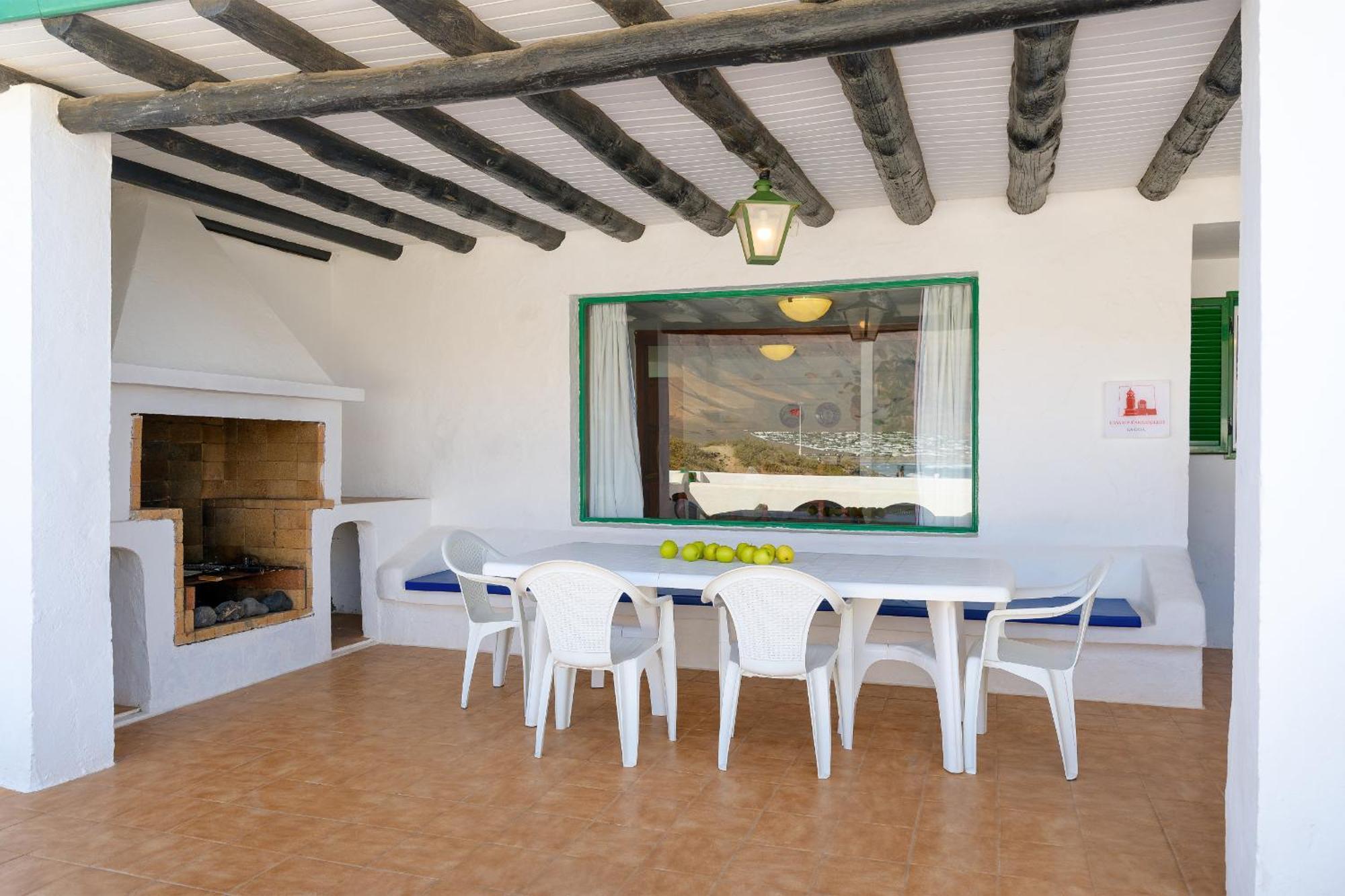 Famara Caracolillos, La Casa Exterior photo